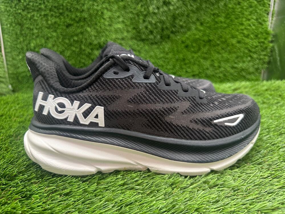 Hoka One One Clifton 9 1127896-BWHT Athletic Sneaker Womens 8B Black Knit Sports